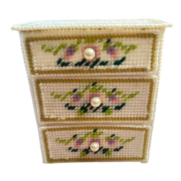 Vintage Handmade Needlepoint Crochet Doll Dresser Drawer Storage Decor Jewelry - Picture 3 of 8